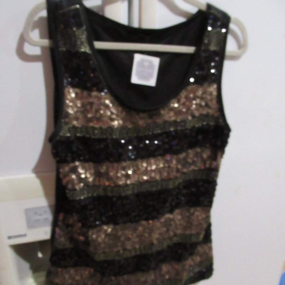 Verty modern new  NWT Black Gold Sequins Tank Top m l